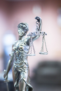 法律正义雕像在律师事务所处