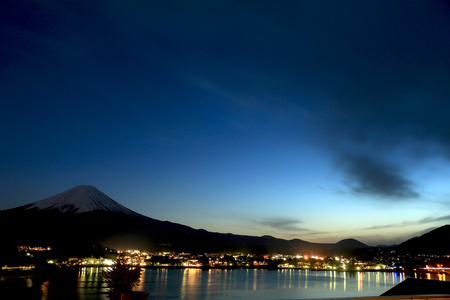 富士山在黄昏时分