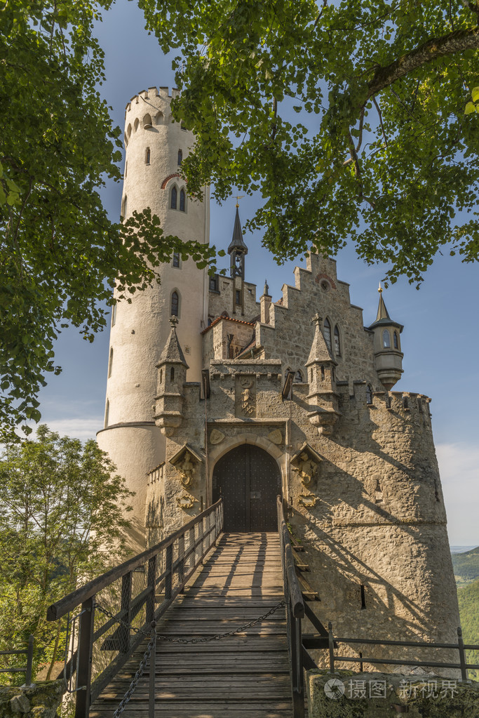 利希滕斯坦城堡大门和吊桥的特写