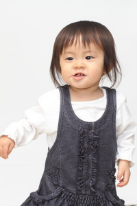 日本蹒跚学步的女孩1岁