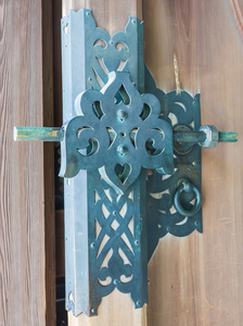 老木门装饰用黄铜手柄在日本寺庙与选择性重点