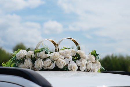 婚礼车装饰鲜花花束