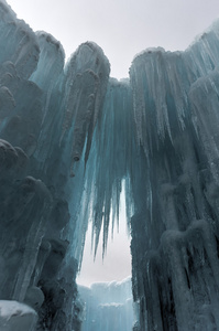 半透明的蓝色冰城堡
