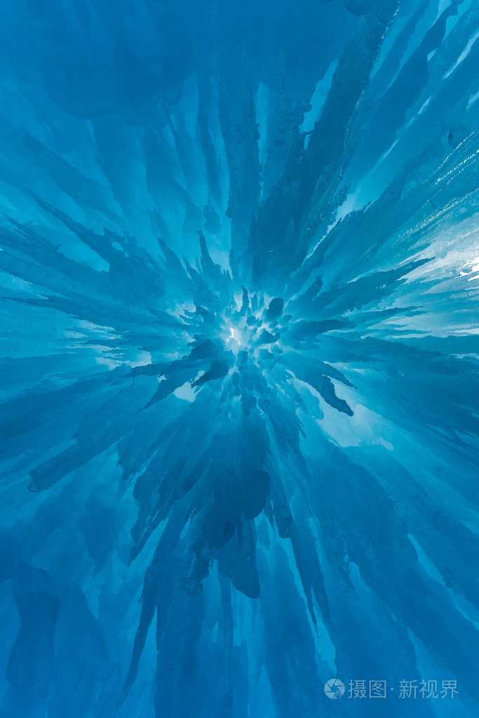 半透明的蓝色冰城堡