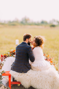 婚礼情侣亲吻红枝在农村图片