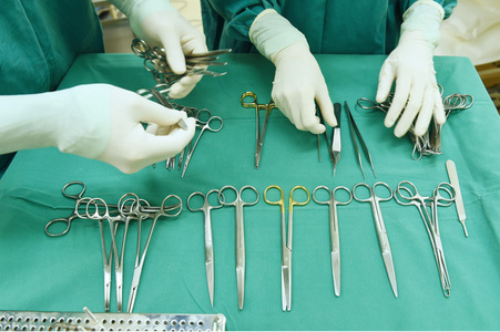 细节镜头，steralized 的手术器械