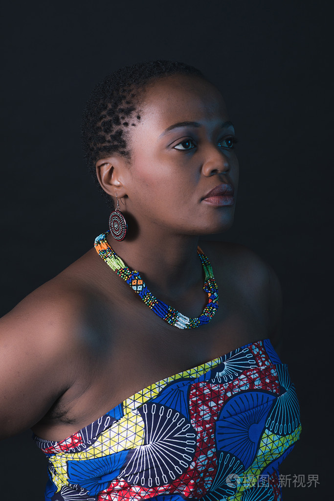 传统的南非科萨语女人