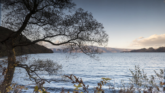 秋湖towadako 巡航观光船的美景照片-正版商用图片1mno3x-摄图新视界