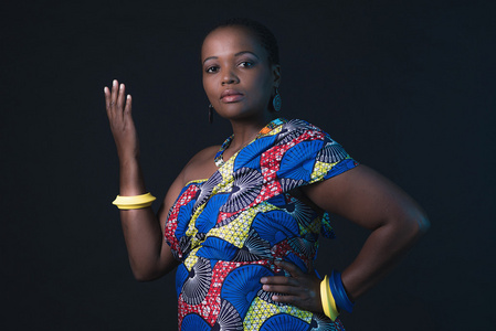 传统的南非科萨语女人照片