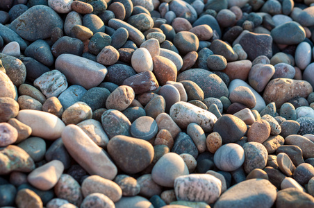 不同的石头，在海滩上