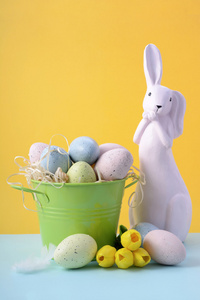 复活节兔子与斗蛋