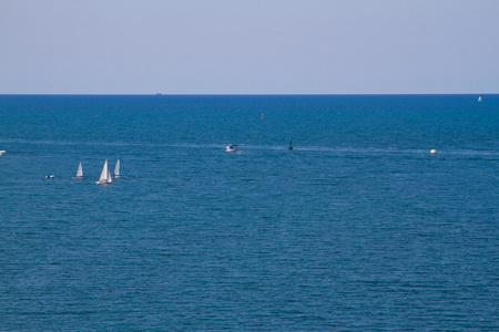帆船。海景