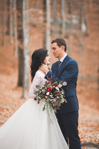 海滩背影情侣头图片