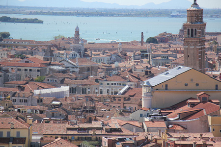 威尼斯屋顶和街道