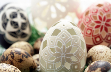 花边的复活节彩蛋装饰