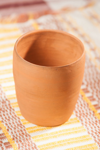 传统的手工制作的杯