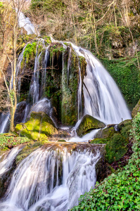 美丽的瀑布在自然 Altube