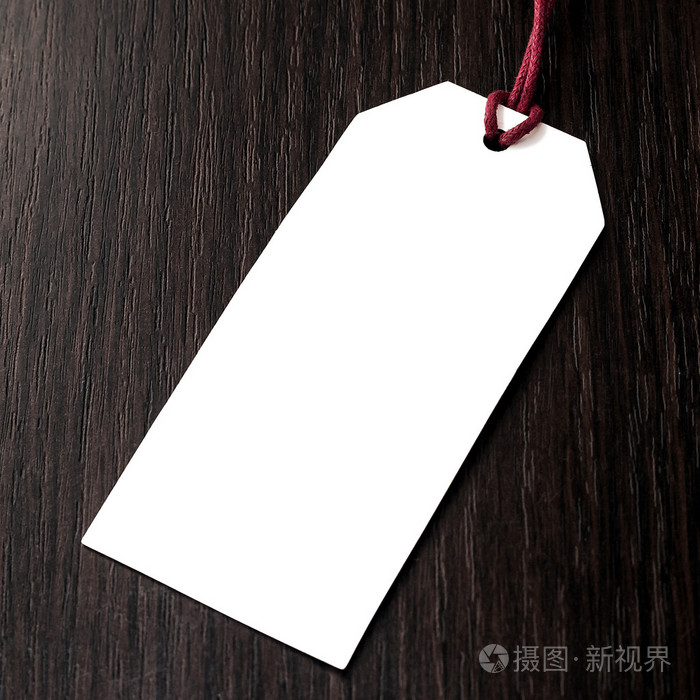 木制的背景上的价格标签.空白标签.折扣.效益.市场营销观念照片-正版