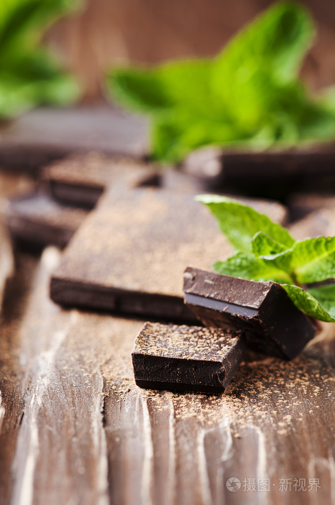 黑巧克力和绿薄荷