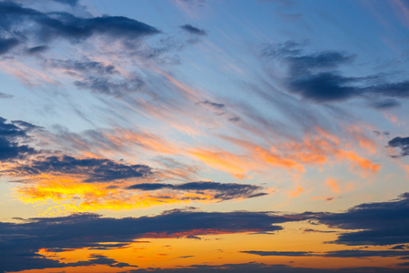 橙色 蓝色和黄色的夕阳的天空