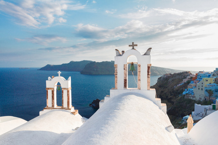 白色的钟楼圣托里尼岛希腊