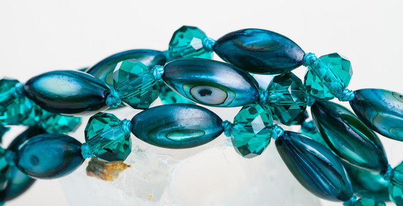 从绿色珍珠宝石项链照片