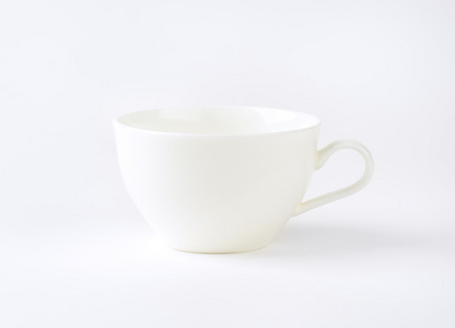 白瓷杯茶