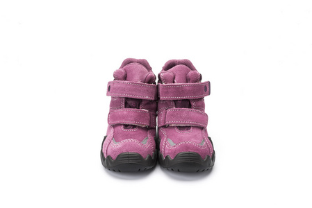紫色麂皮绒儿童在白色背景上行走鞋