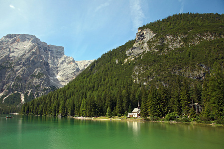 Braies 湖在多洛米蒂山，在背景下，Sudtirol，意大利 Seekofel