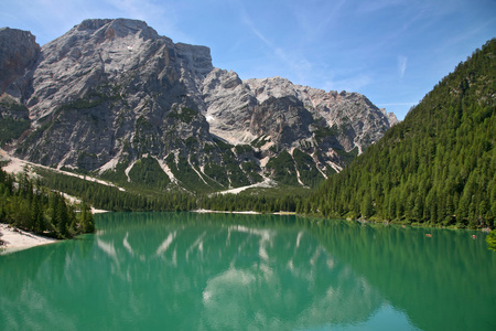 Braies 湖在多洛米蒂山，在背景下，Sudtirol，意大利 Seekofel