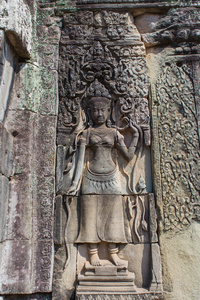 在吴哥寺的仙女舞者石雕