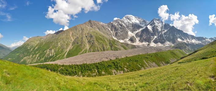 大高加索山脉的大全景