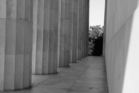在林肯纪念堂的石柱