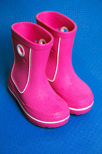 粉色雨靴