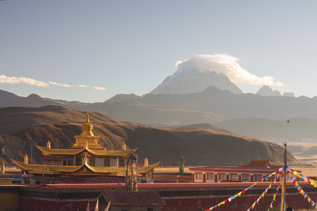 塔寺两位总统山图片