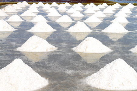堆的盐，在盐农场泰国