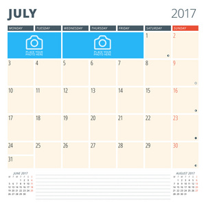 2017 年的日历日程备忘录。设计模板与地方为照片和笔记。7 月。每周从星期一开始