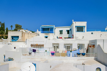 传统的白色和蓝色内部的 Sidi Bou 说，突尼斯的房子