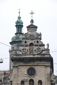 伯娜丁教堂塔楼在利沃夫的立面