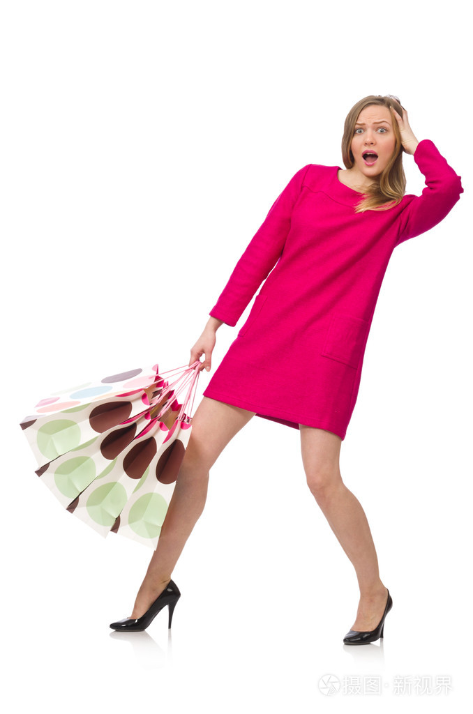 在粉红色的连衣裙,拿着塑料袋购物女孩