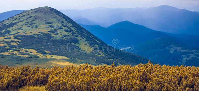 美丽的山景