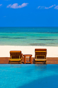 马尔代夫海滩上的休闲者