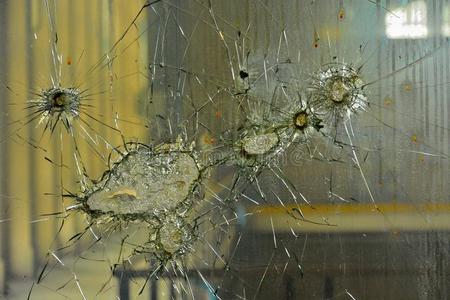 碎玻璃窗