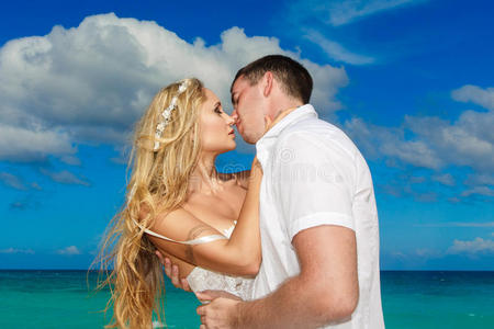 美丽的 美极了 接吻 夫妇 新娘 成人 女朋友 情绪 古巴