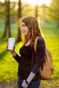 漫步 咖啡 纸张 案例 微笑 杯子 闲暇 旅行 学习 白种人
