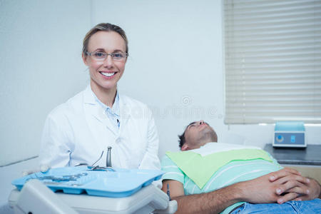 工作 专业知识 中间 牙科 职业 诊所 应用程序 女人 医学