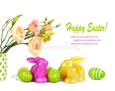 复活节彩蛋，兔子和有趣的花束被隔离