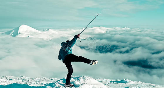 山顶上的登山者