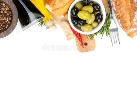 橄榄面包和香料做成的意大利开胃菜