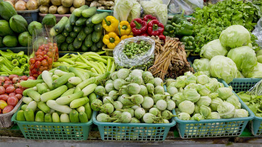 泰国市场上的新鲜和有机蔬菜